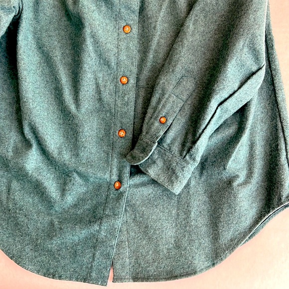 Eddie Bauer Fleece Button Down Shirt Petite - Picture 2 of 5
